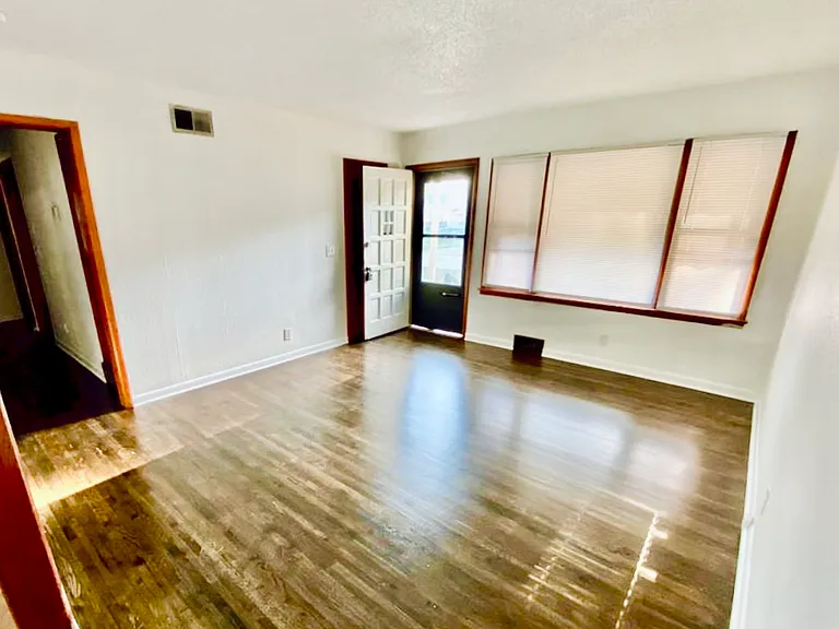 1035 N Canton Ave — Photo 2