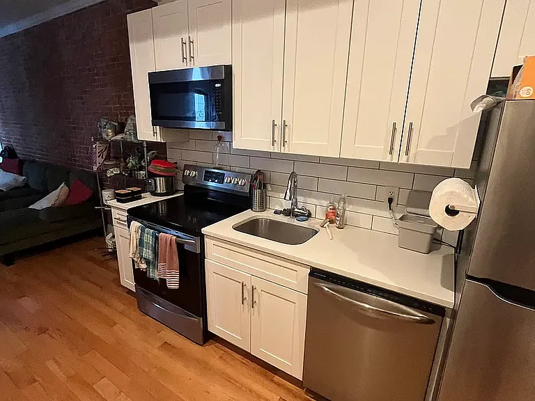315 E 57th St #5B — Photo 3