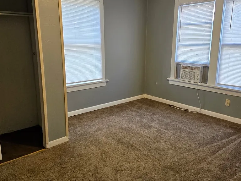 4237 SW 14th Ave — Photo 5