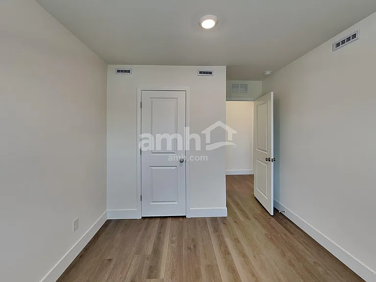 8141 Braavos Peninsula Ave — Photo 17
