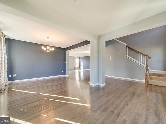 5th image of 800 Naeve Ct
