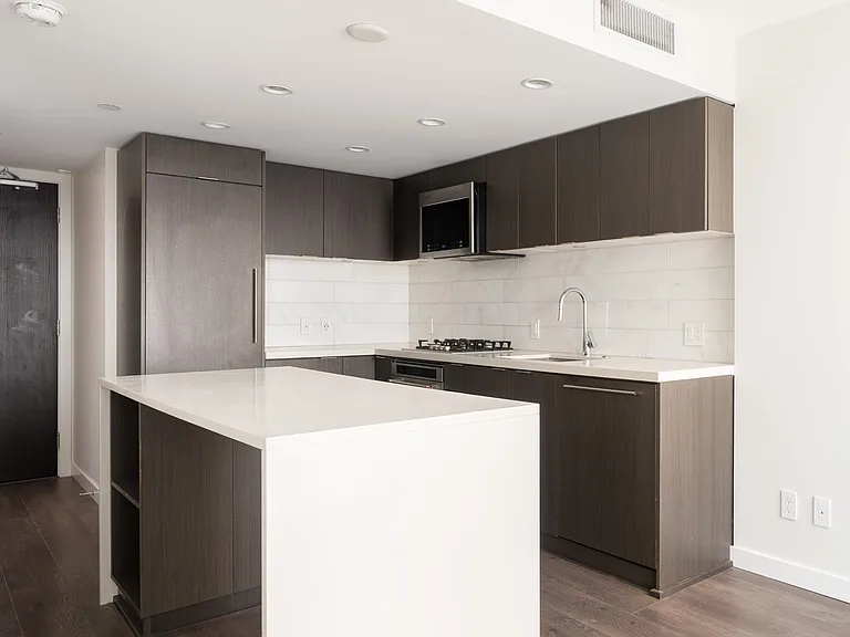 8189 Cambie St #1606 — Photo 6