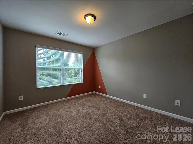 3233 Yarmouth Ln — Photo 13