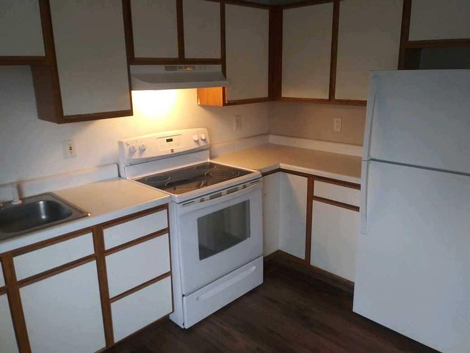 2nd image of 202 Henkel Pl #D