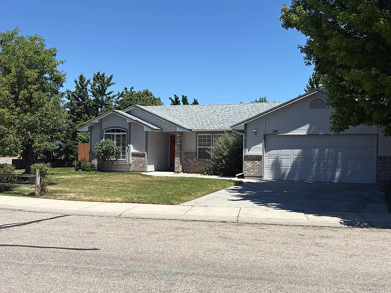 300 W Spicewood Dr — Photo 2