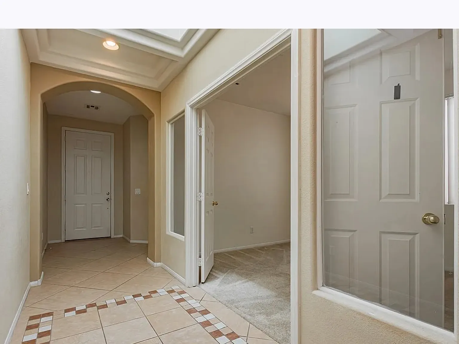 3 bed, 1555 sqft, $2,100 — Photo 4