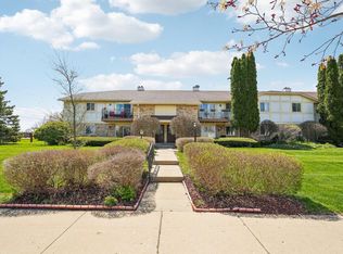 3545 E Oakshire Dr APT F, Oak Creek, WI 53154