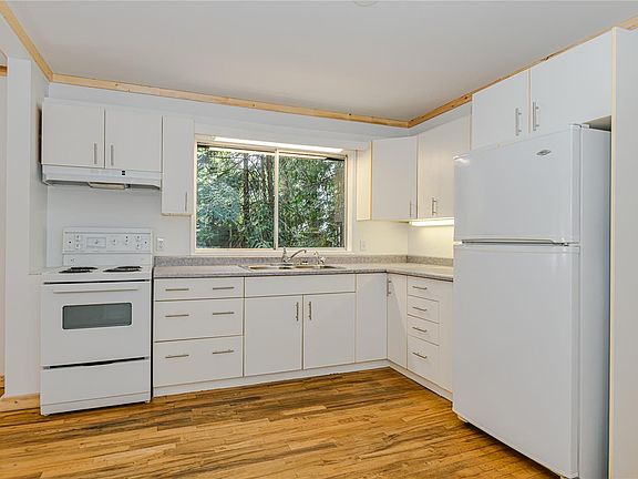 4th image of 128 Sunset Dr