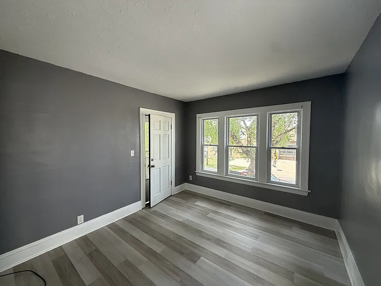 3235 W 121st St — Photo 4