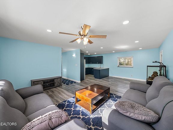 3rd image of 617 Southbrook Dr