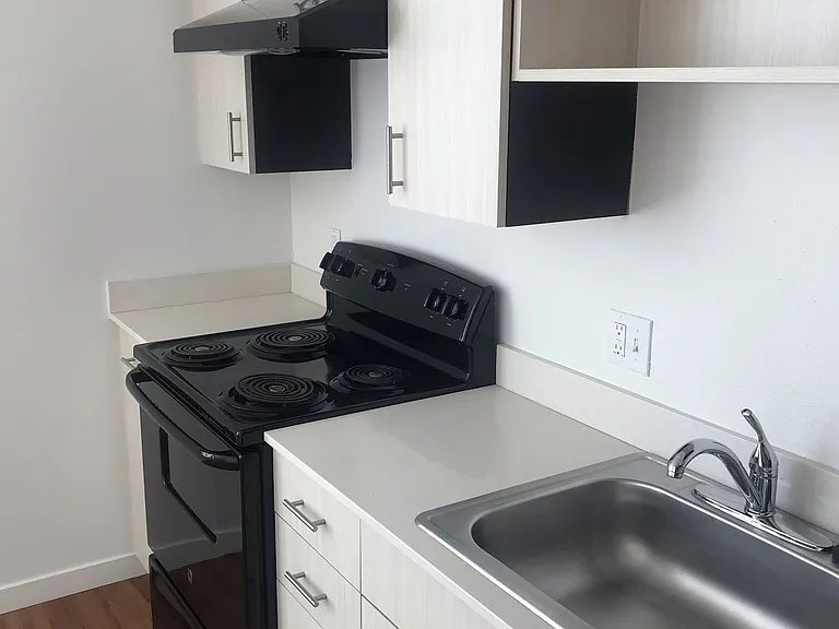 East Burnside Apartments — Photo 6