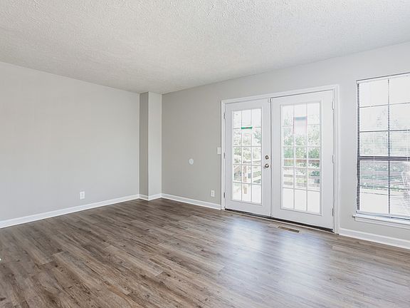 3rd image of 4405 Falling Leaf Ln