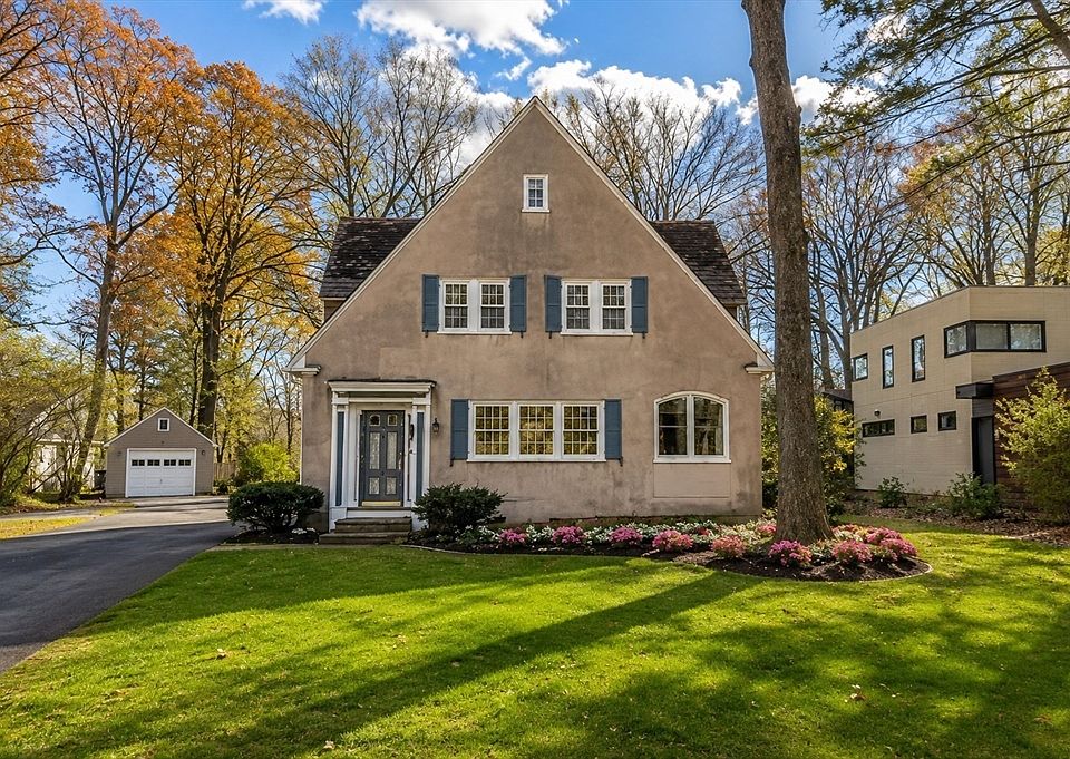 1st image of 61 Woodlawn Ave