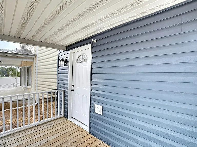 428 S Governors Ave #B — Photo 5