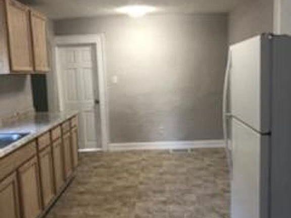2nd image of 806 N Oakland Ave