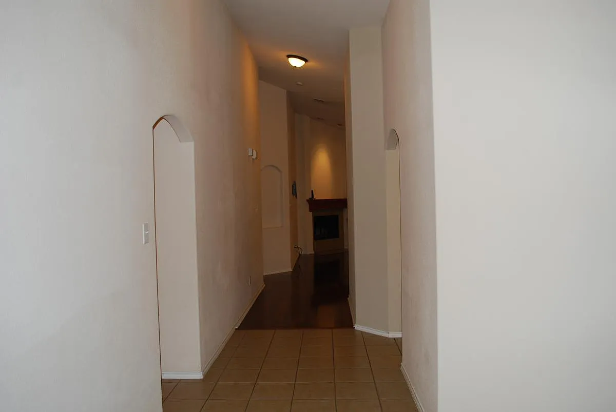 3 bed, 1885 sqft, $2,200 — Photo 4