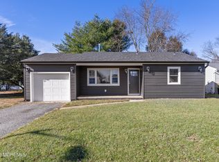 18 Bolingbroke Dr, Toms River, NJ 08757