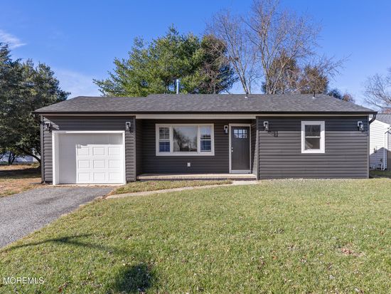 18 Bolingbroke Drive, Toms River, NJ 08757