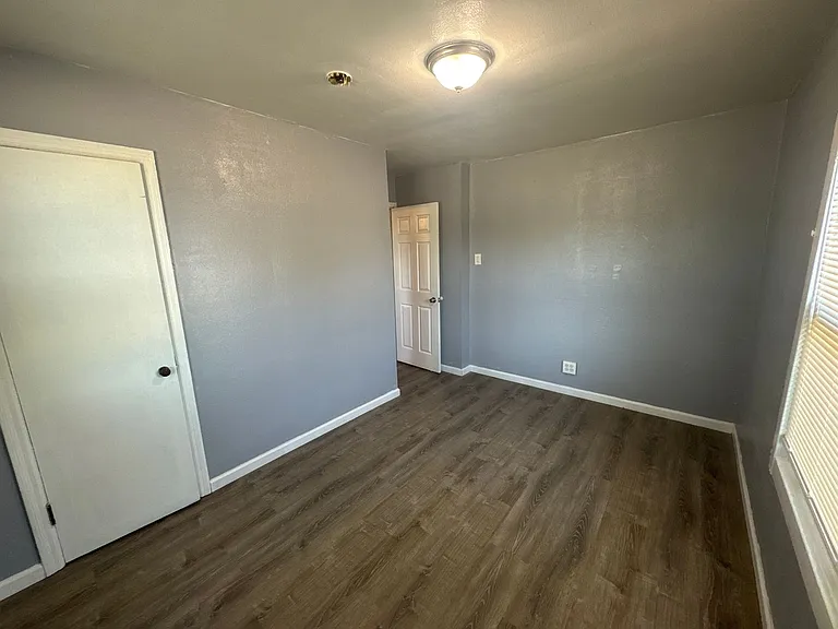 8600 Stella Ave — Photo 6