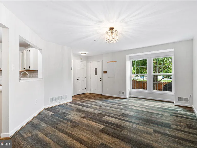 5227 Regal Ct — Photo 6