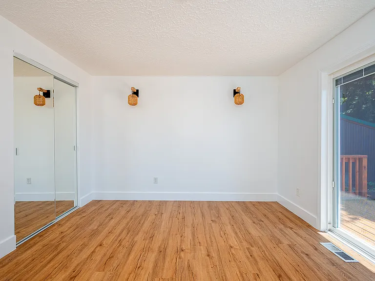 1115 NE 63rd St — Photo 33