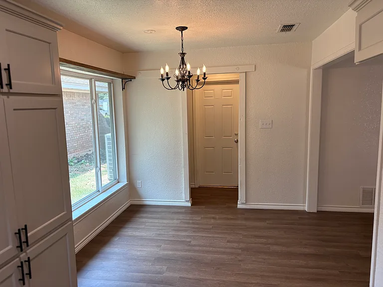 2803 Elmwood Ave — Photo 5