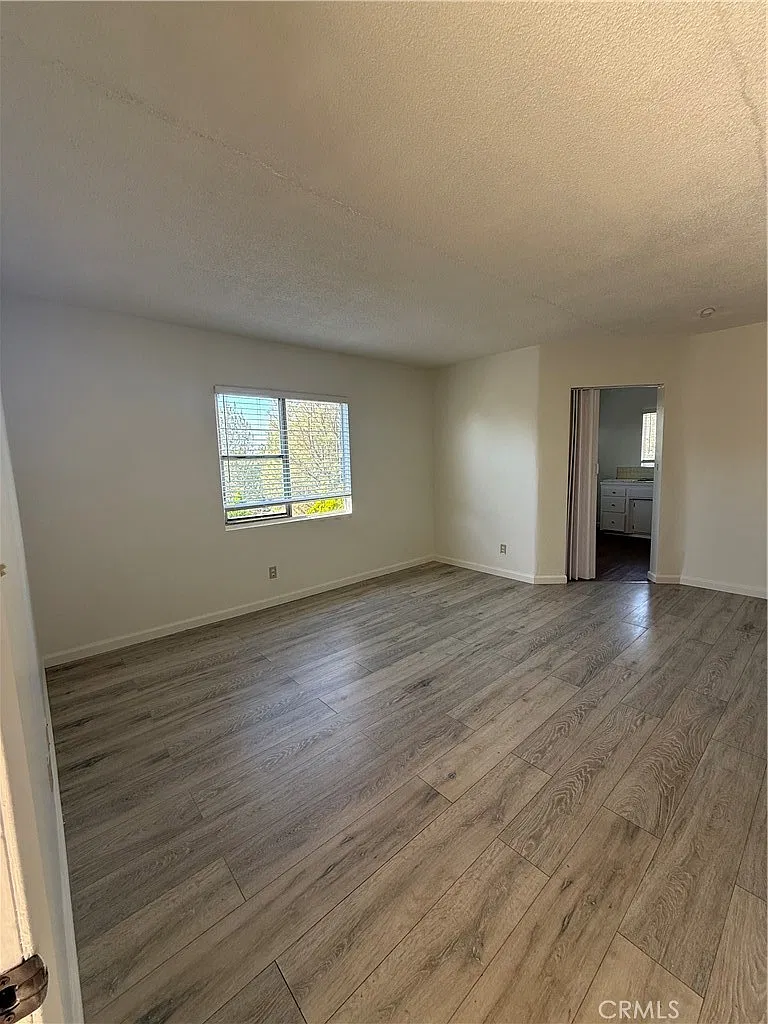 2 bed, 750 sqft, $2,400 — Photo 2