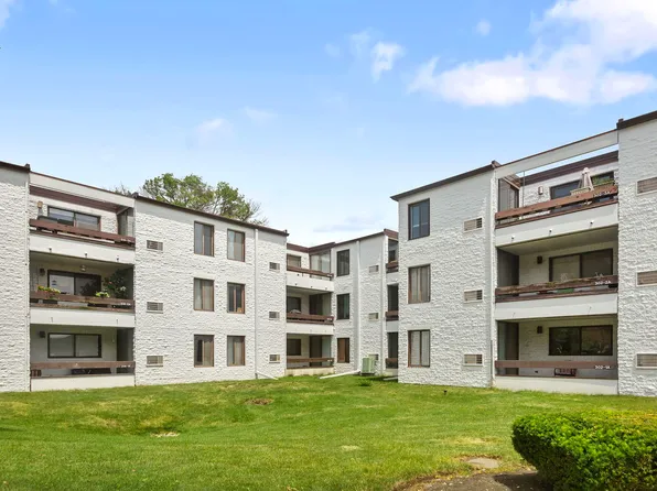 310 W Miner St APT 3B, Arlington Heights, IL 60005