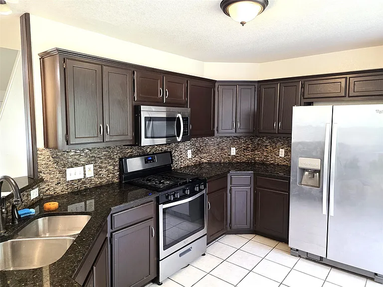 1600 Hollow Tree Blvd — Photo 10