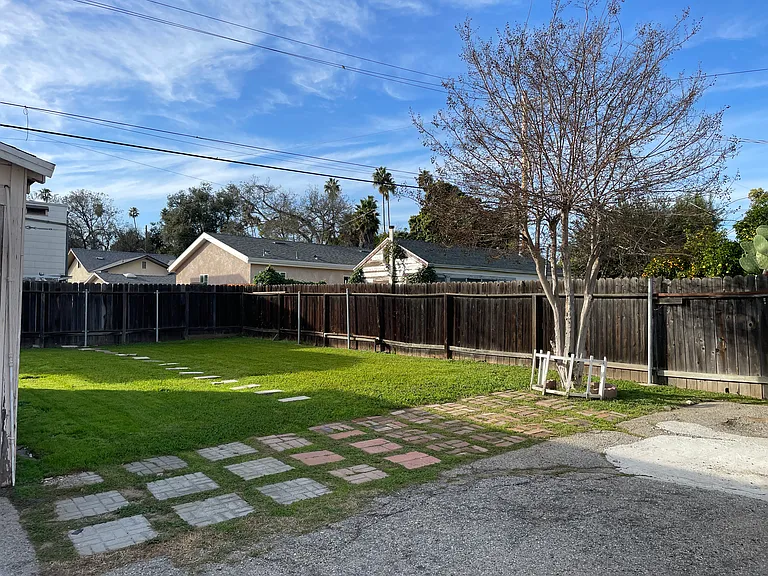 155 S Grand Oaks Ave — Photo 27