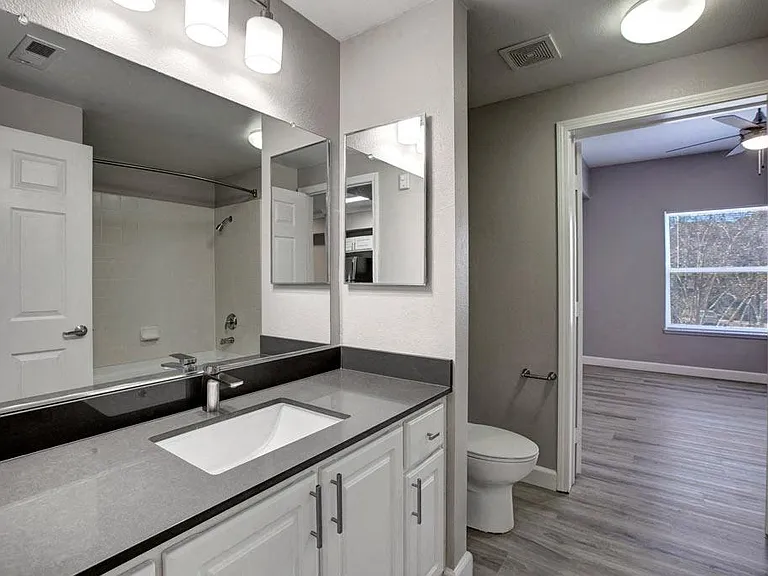 Broadleaf Apartments — Photo 43