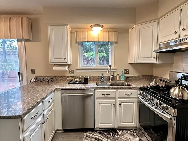 6942 Leslee Crest Dr — Photo 18