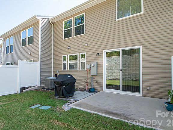 4th image of 3848 Amalia Pl
