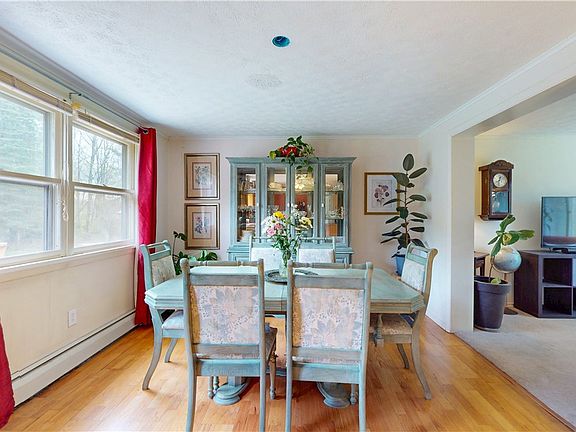 3rd image of 519 Nelson Rd