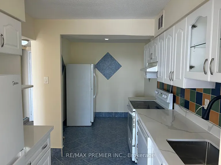 45 Sunrise Ave #511 — Photo 5