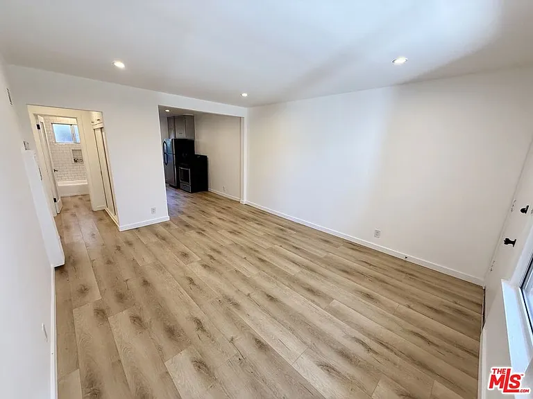 1143 N Formosa Ave #3 — Photo 3