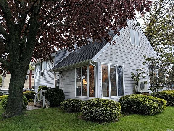 3rd image of 2 E Belle Terre Ave