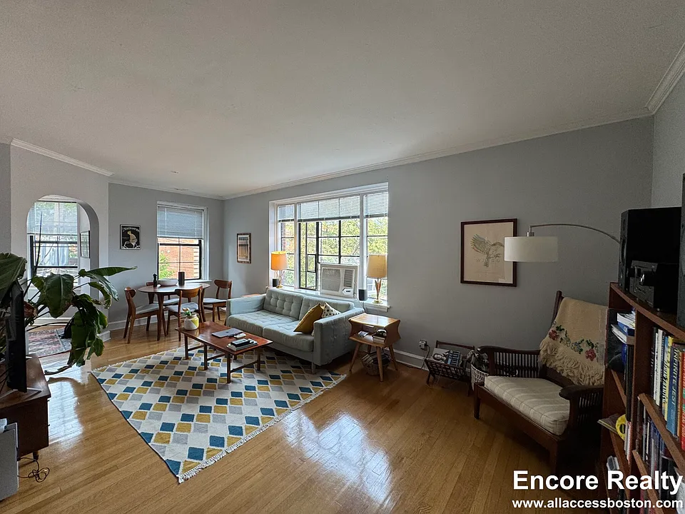 31 Longwood Ave #2