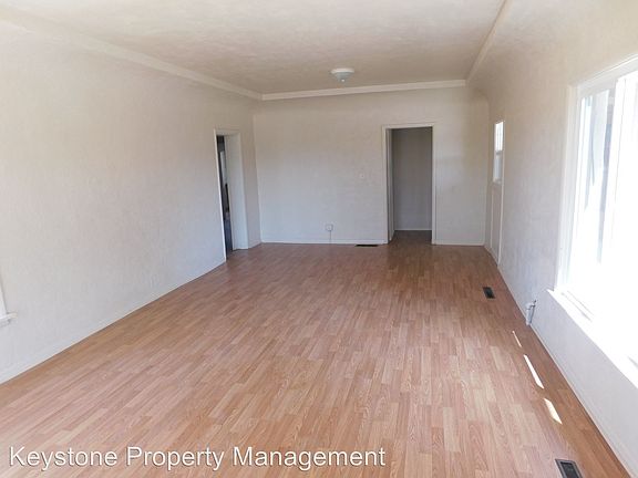 3rd image of 503 E 11th St