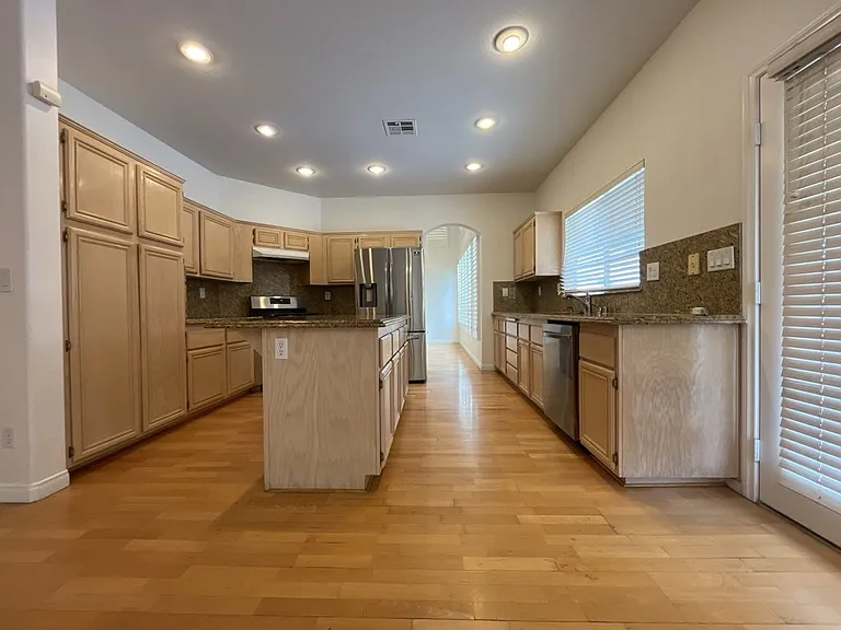 7959 Nookfield Dr — Photo 5