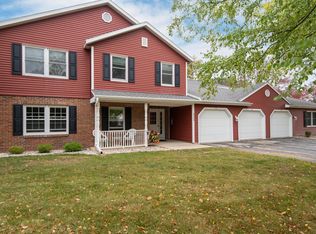 2500 Village Ln APT B, Oshkosh, WI 54904