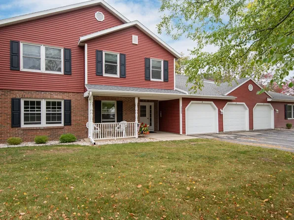 2500 Village Ln APT B, Oshkosh, WI 54904
