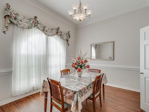 5th image of 303 Twin Lakes Dr