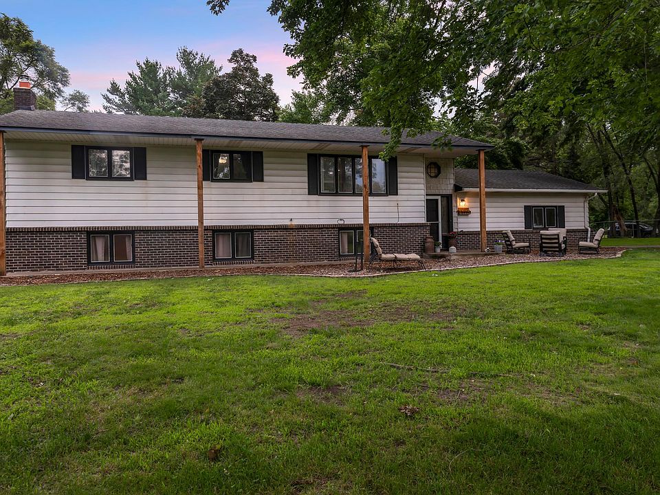 1st image of 3944 Viking Blvd NE