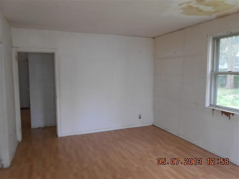 2nd image of 701 Columbus Ct
