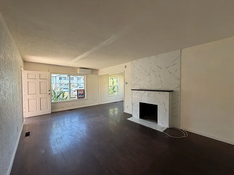 564 E St — Photo 15