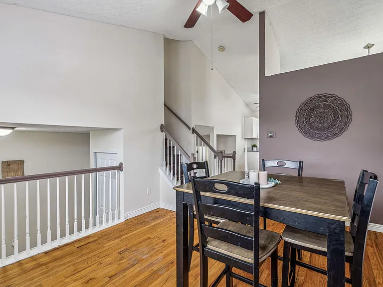 3270 Gurtis Dr — Photo 7