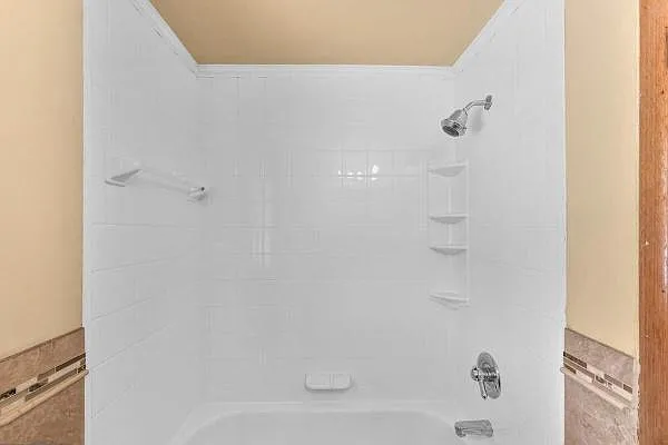 670 Queensgate Rd — Photo 1