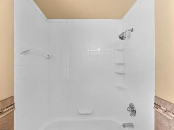 670 Queensgate Rd, Baltimore, MD 21229