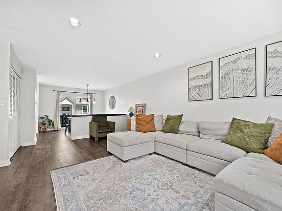 4th image of 2625 Woodmere Dr